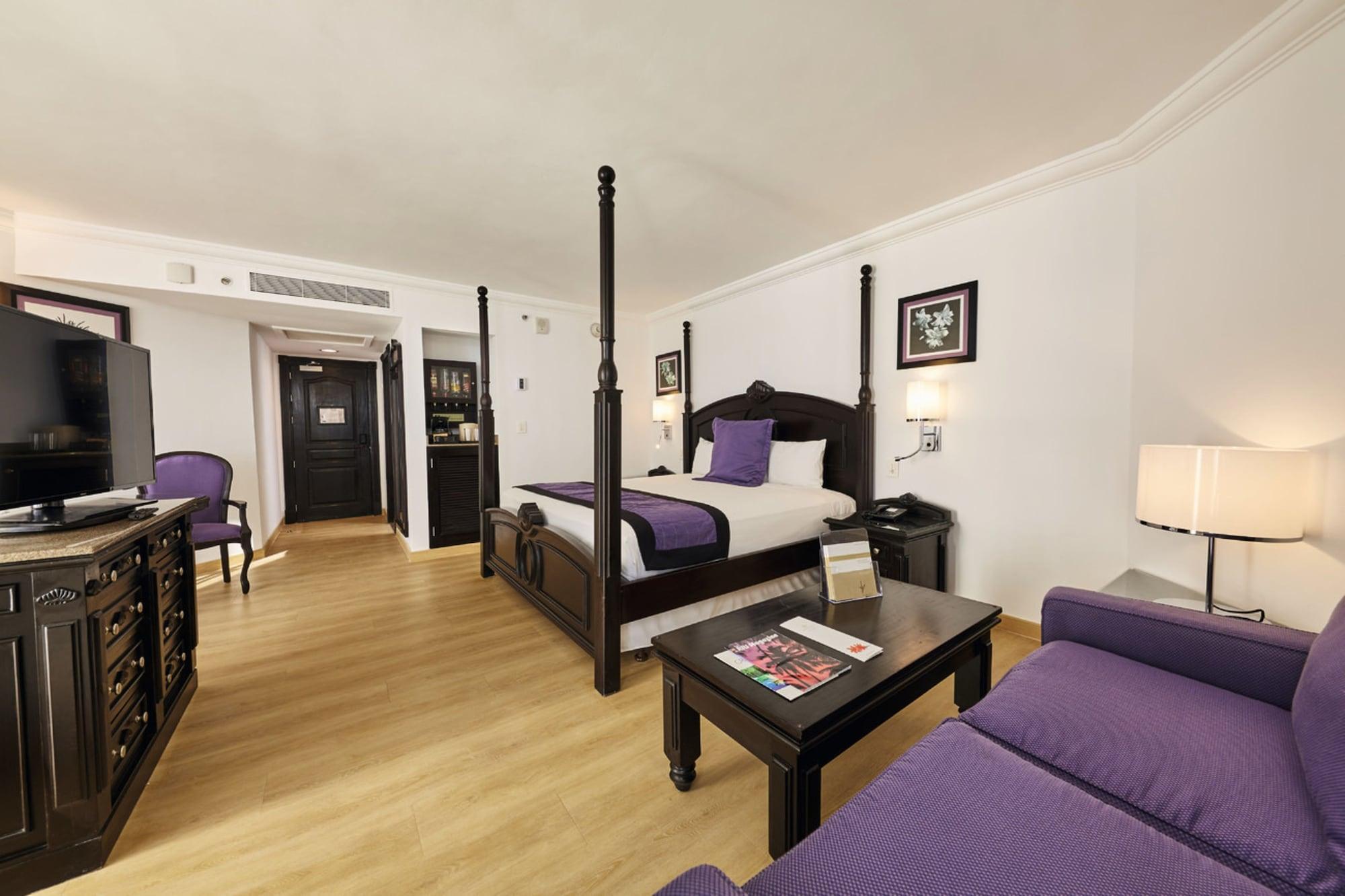 Riu Palace Paradise Island (Adults Only) Creek Village Exterior photo