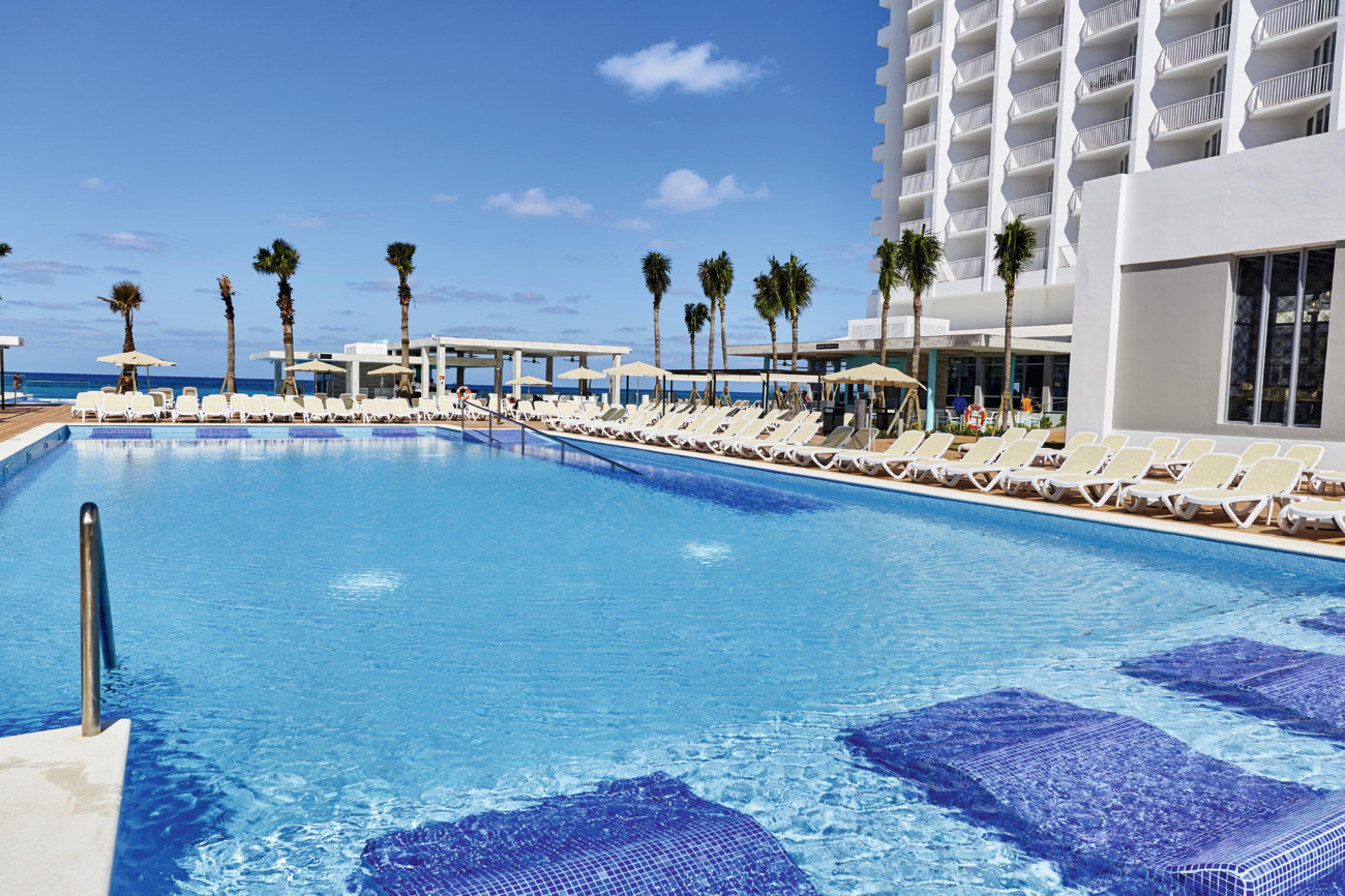Riu Palace Paradise Island (Adults Only) Creek Village Exterior photo